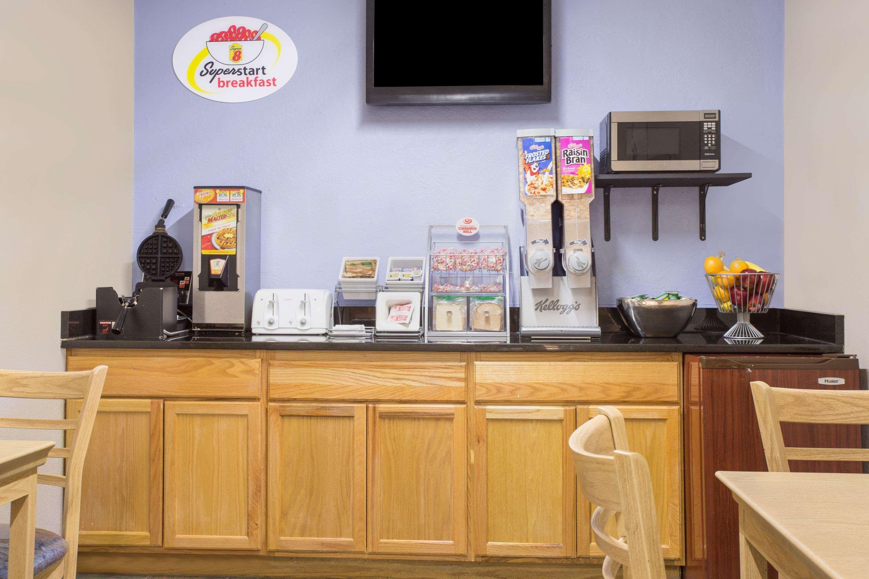 במוטל Super 8 By Wyndham וורנר רובינס מראה חיצוני תמונה
